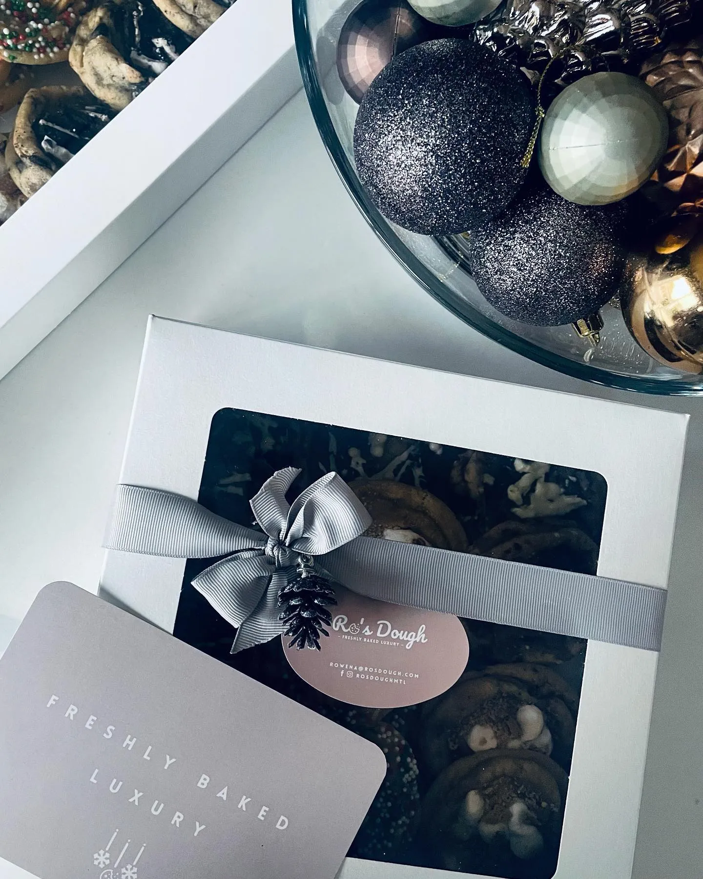 Christmas gift box ribbon pinecone