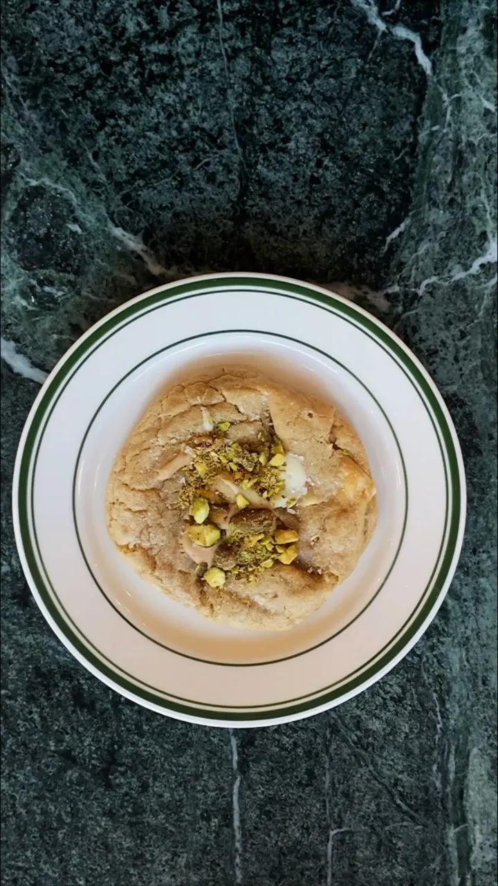 Pistachio gold cookie green rim plate
